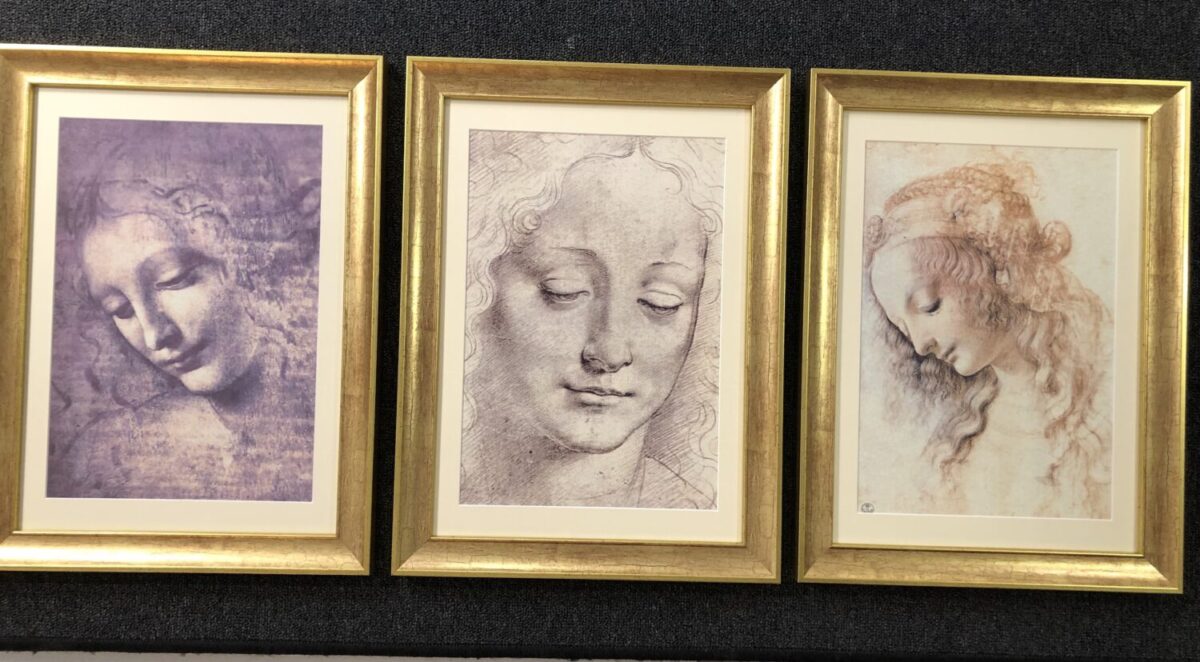 REPRODUCTIONS DES OUEVRES DE L'ARTISTE VINCI MISES EN VALEUR PAR UNE BAGUETTE DORÉE ANCIENNE DE CHEZ MOULUREX FAIT PAR L'ENCADREUR À LA GALERIE BLANCHE 1 BIS PROMENADE L'AMIRAL LAFARGUE