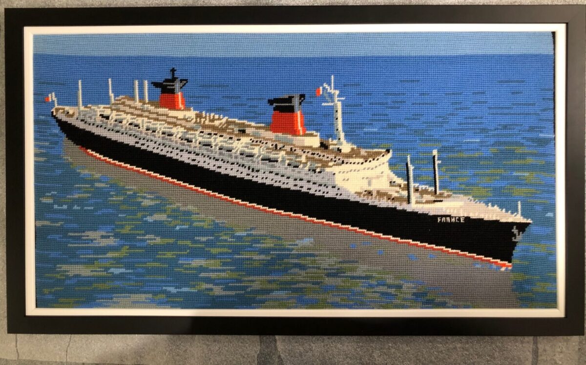 TAPISSERIE 
TRAVAIL DE DOUBLES BAGUETTES UNE BLANCHE BRILLANTE UNE NOIR MAT
FAIT PAR L'ENCADREUR 1 B PROMENADE AMIRAL LAGARGUE 85100