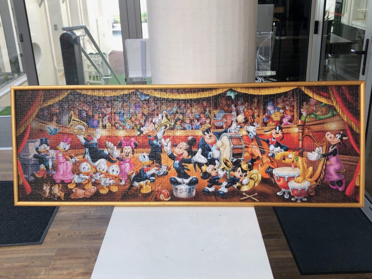 PUZZLE FAIT PAR UN CLIENT
ENCADREMENT BAGUETTE DE CHEZ ATF DORÉE À LA FEUILLE DE CUIVRE À LA MAIN
ENCADRÉE PAR L'ENCADREUR AUX SABLES D'OLONNE