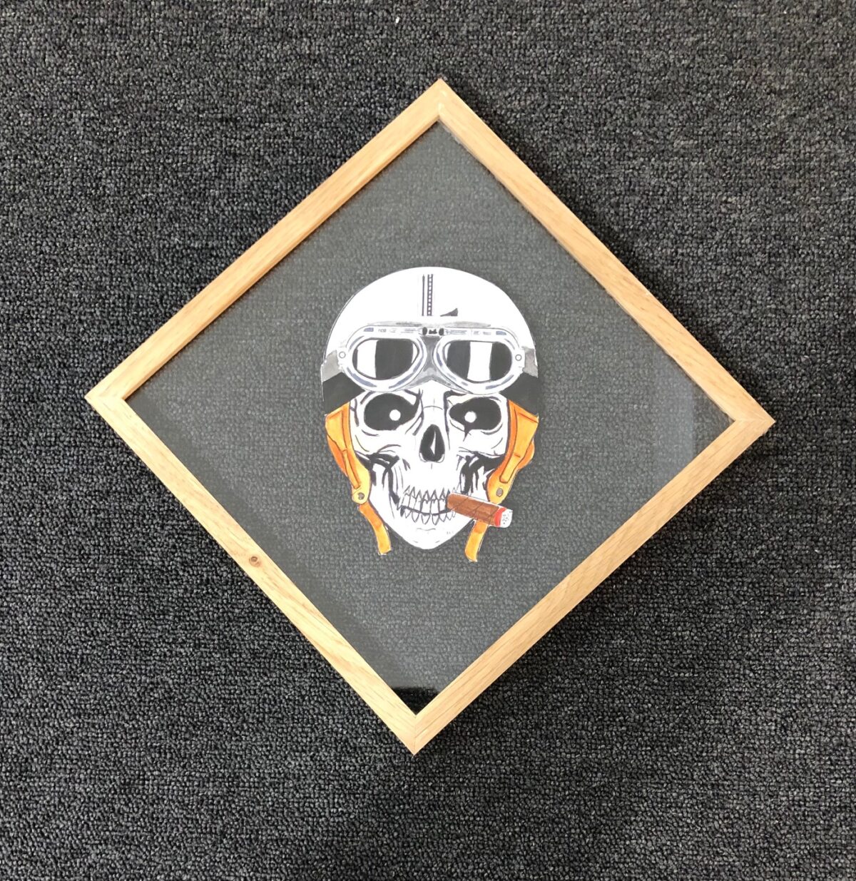 DESSIN AU FEUTRE
ARTISTE SEB
ENCADRÉ PAR L'ENCADREUR DOUBLE VERRE BAGUETTE CHENE BRUT