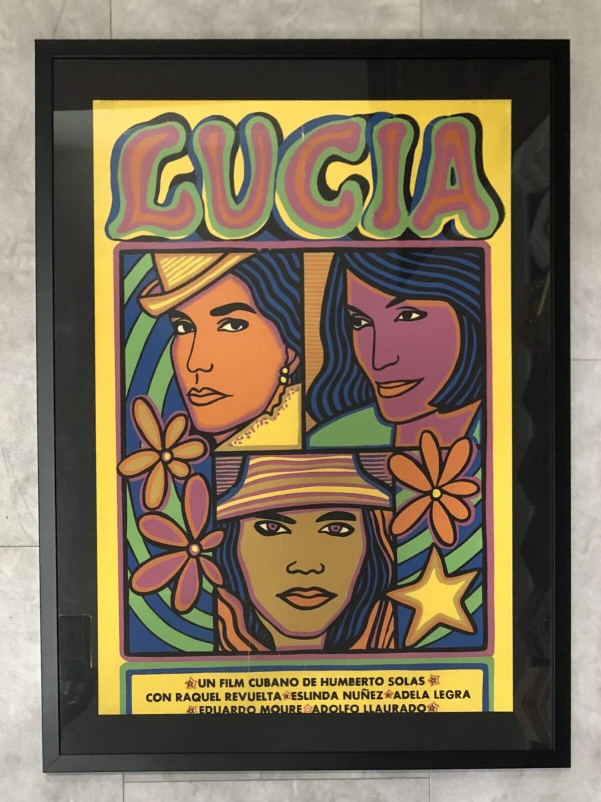 AFFICHE CUBAINE 1970
DE RETOUR DE CUBA
AFFICHE ORGINALE
PASSE PARTOUT NOIR CRESCENT
BAGUETTE EUROBAGUETTE NOIR MAT
RÉALISÉ PAR L'ENCADREUR DU REMBLAI DES SABLES D'OLONNE
