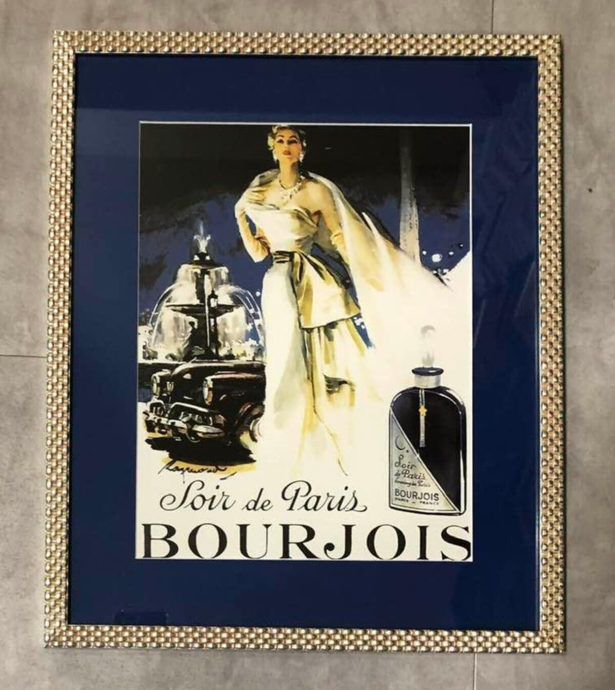 PUB DE 1928 POUR PARFUM SOIR DE PARIS DE BOURJOIS
PASSE BLEU NUIT ET BAGUETTE BIJOU ARGENTÉE
RÉALISÉ PAR L'ENCADREUR DE LA GALERIE BLANCHE 85100