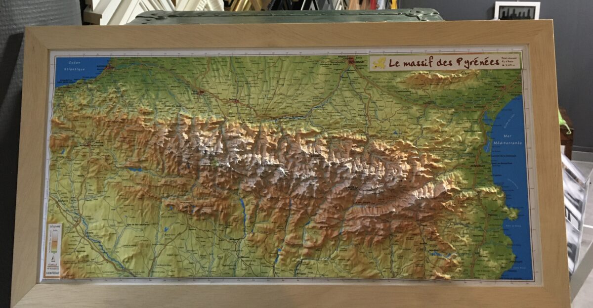 Carte en relief des Pyrénées