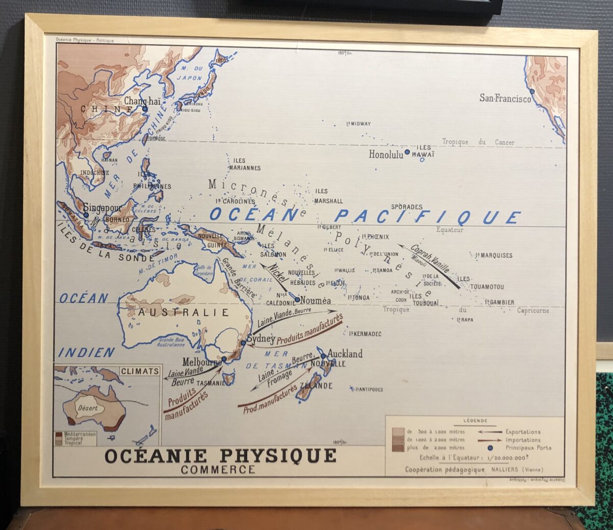 Carte Océanie physiquecarte d'école collée sur carton
Océanie physiqueautocollant
baguette ayous
fait par l'encadreur sur le remblai des Sables d'Olonne